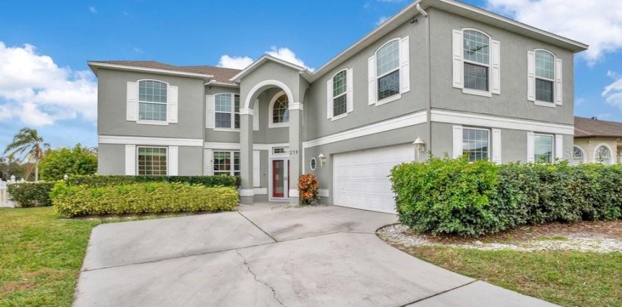 House in Kissimmee, Florida 5 bedrooms, 362.04 sq.m. № 2142085