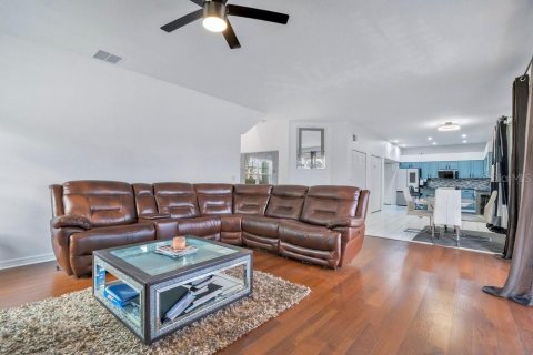 House in Kissimmee, Florida 5 bedrooms, 362.04 sq.m. № 2142085 - photo 5