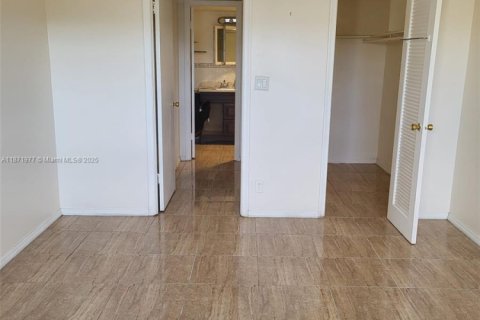 Condo in Hallandale Beach, Florida, 1 bedroom  № 1920193 - photo 7