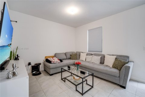 Adosado en venta en Homestead, Florida, 3 dormitorios, 157.47 m2 № 2002547 - foto 9