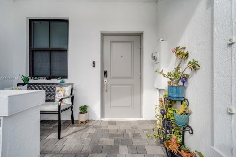 Adosado en venta en Homestead, Florida, 3 dormitorios, 157.47 m2 № 2002547 - foto 2