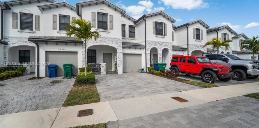 Adosado en Homestead, Florida 3 dormitorios, 157.47 m2 № 2002547