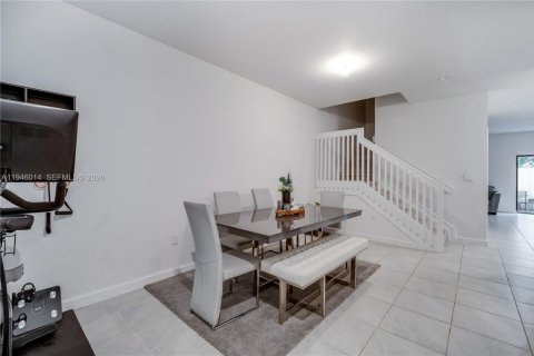 Adosado en venta en Homestead, Florida, 3 dormitorios, 157.47 m2 № 2002547 - foto 3