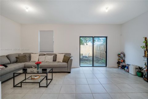 Adosado en venta en Homestead, Florida, 3 dormitorios, 157.47 m2 № 2002547 - foto 10