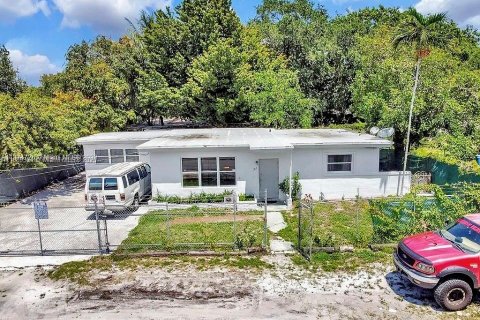 Propiedad comercial en venta en Miami, Florida № 1939230 - foto 3