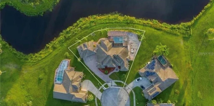 Casa en Kissimmee, Florida 5 dormitorios, 425.49 m2 № 2302820
