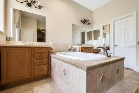 Casa en venta en Kissimmee, Florida, 5 dormitorios, 425.49 m2 № 2302820 - foto 26