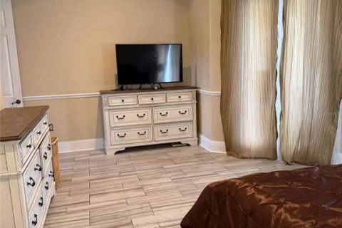 Casa en venta en Kissimmee, Florida, 5 dormitorios, 425.49 m2 № 2302820 - foto 24