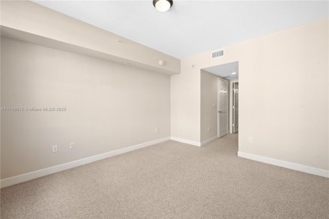 Condo in Coral Gables, Florida, 2 bedrooms  № 1867651 - photo 12