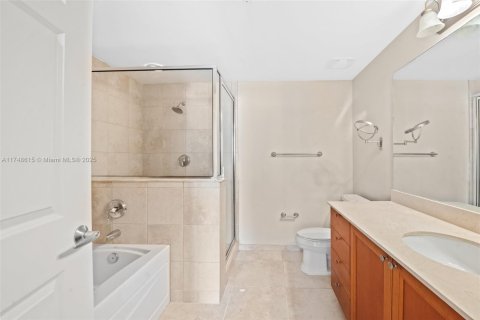 Condo in Coral Gables, Florida, 2 bedrooms  № 1867651 - photo 7