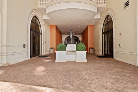 Condo in Coral Gables, Florida, 2 bedrooms  № 1867651 - photo 2
