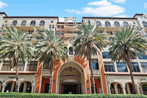 Condo in Coral Gables, Florida, 2 bedrooms  № 1867651 - photo 1