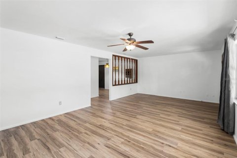 House in DeLand, Florida 2 bedrooms, 137.22 sq.m. № 1876234 - photo 9