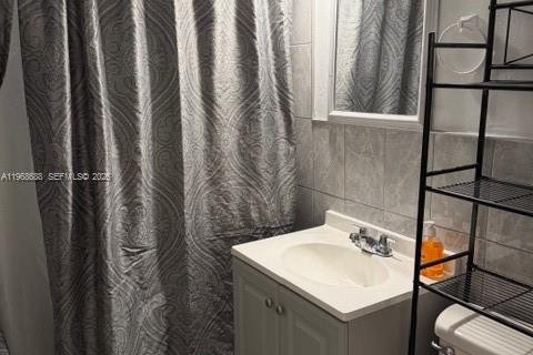 Casa en alquiler en Miami Gardens, Florida, 3 dormitorios, 78.04 m2 № 2031711 - foto 4