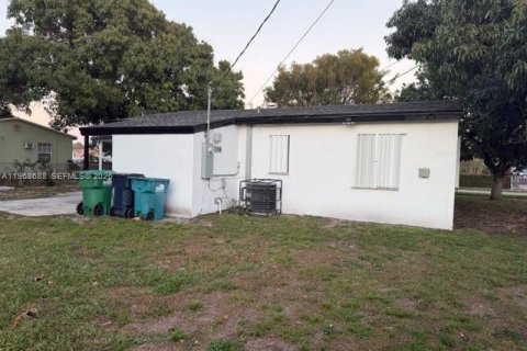 Casa en alquiler en Miami Gardens, Florida, 3 dormitorios, 78.04 m2 № 2031711 - foto 3