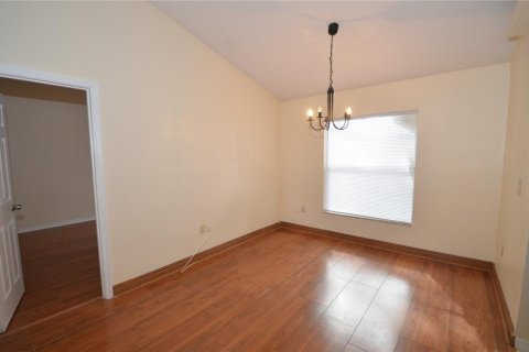 House in Apopka, Florida 3 bedrooms, 141.77 sq.m. № 1915822 - photo 7