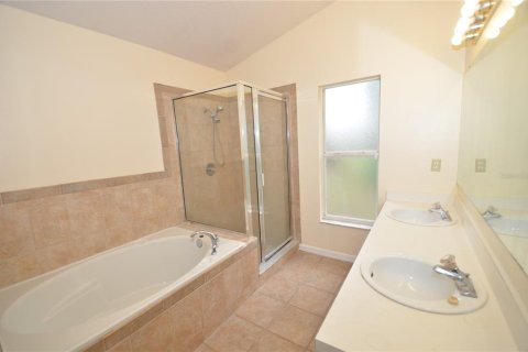 House in Apopka, Florida 3 bedrooms, 141.77 sq.m. № 1915822 - photo 8