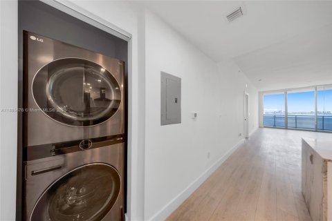 Снять в аренду кондоминиум в Норт-Бей-Виллидж, Флорида 2 спальни, 161.19м2, № 1939108 - фото 21