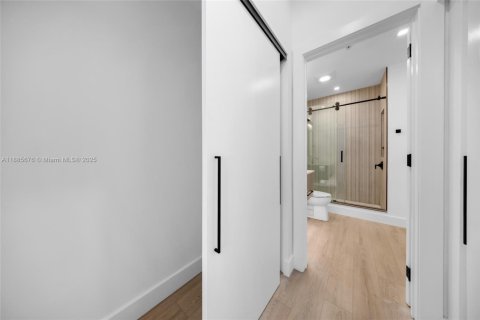 Снять в аренду кондоминиум в Норт-Бей-Виллидж, Флорида 2 спальни, 161.19м2, № 1939108 - фото 26