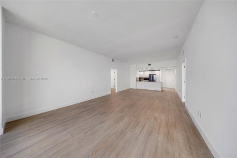 Снять в аренду кондоминиум в Норт-Бей-Виллидж, Флорида 2 спальни, 161.19м2, № 1939108 - фото 7