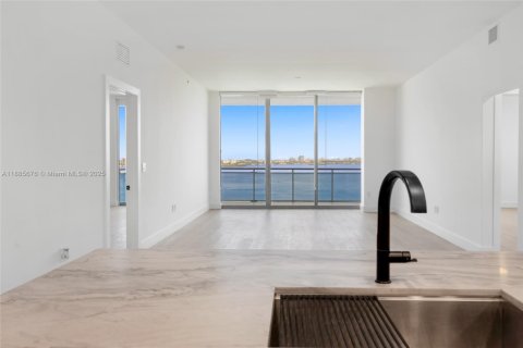 Снять в аренду кондоминиум в Норт-Бей-Виллидж, Флорида 2 спальни, 161.19м2, № 1939108 - фото 20