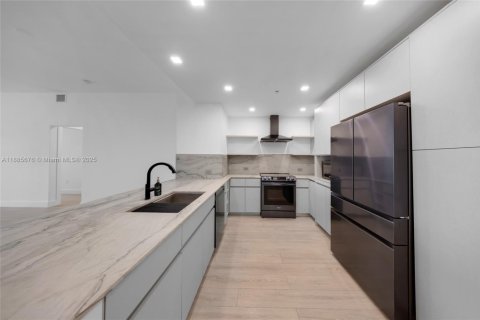 Снять в аренду кондоминиум в Норт-Бей-Виллидж, Флорида 2 спальни, 161.19м2, № 1939108 - фото 15