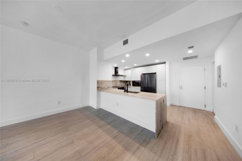 Снять в аренду кондоминиум в Норт-Бей-Виллидж, Флорида 2 спальни, 161.19м2, № 1939108 - фото 12