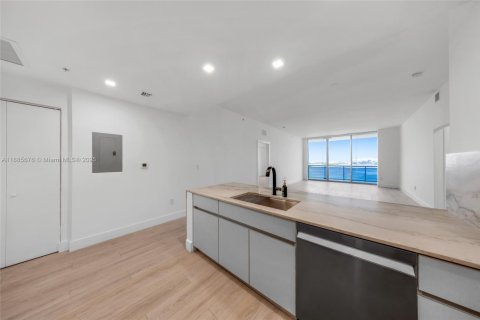 Снять в аренду кондоминиум в Норт-Бей-Виллидж, Флорида 2 спальни, 161.19м2, № 1939108 - фото 17