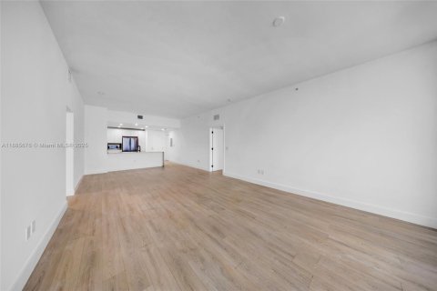 Снять в аренду кондоминиум в Норт-Бей-Виллидж, Флорида 2 спальни, 161.19м2, № 1939108 - фото 6