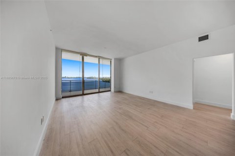 Снять в аренду кондоминиум в Норт-Бей-Виллидж, Флорида 2 спальни, 161.19м2, № 1939108 - фото 10