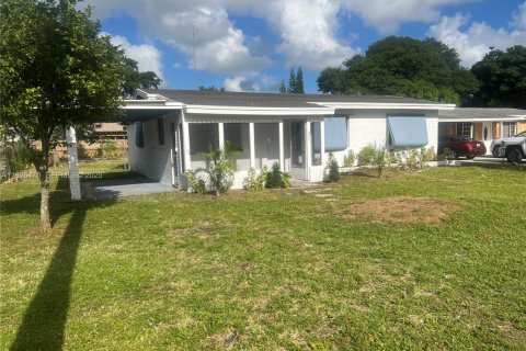 House in West Park, Florida 3 bedrooms, 102.56 sq.m. № 2037776