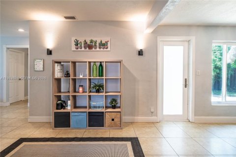 Снять в аренду виллу или дом в Форт-Лодердейл, Флорида 3 спальни, 140.19м2, № 2025458 - фото 3