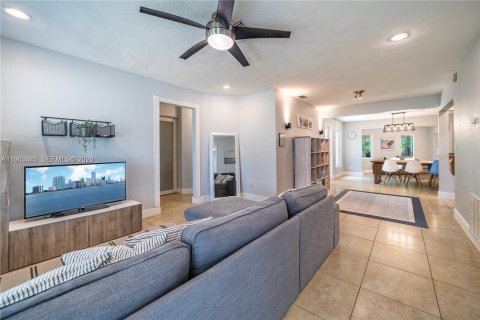 Снять в аренду виллу или дом в Форт-Лодердейл, Флорида 3 спальни, 140.19м2, № 2025458 - фото 5