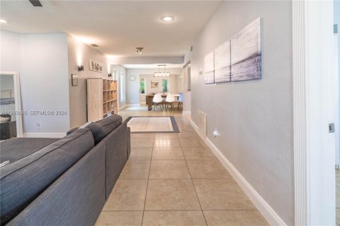 Снять в аренду виллу или дом в Форт-Лодердейл, Флорида 3 спальни, 140.19м2, № 2025458 - фото 4