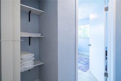 Снять в аренду виллу или дом в Форт-Лодердейл, Флорида 3 спальни, 140.19м2, № 2025458 - фото 9