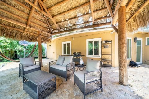 Снять в аренду виллу или дом в Форт-Лодердейл, Флорида 3 спальни, 140.19м2, № 2025458 - фото 22