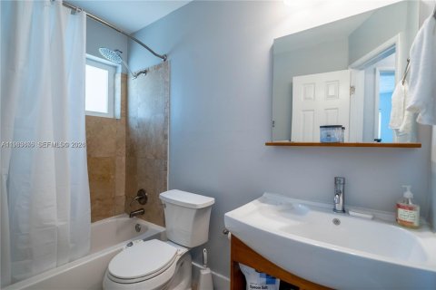 Снять в аренду виллу или дом в Форт-Лодердейл, Флорида 3 спальни, 140.19м2, № 2025458 - фото 20