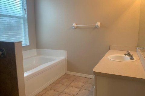 Villa ou maison à louer à Tampa, Floride: 3 chambres, 161.19 m2 № 2408336 - photo 5