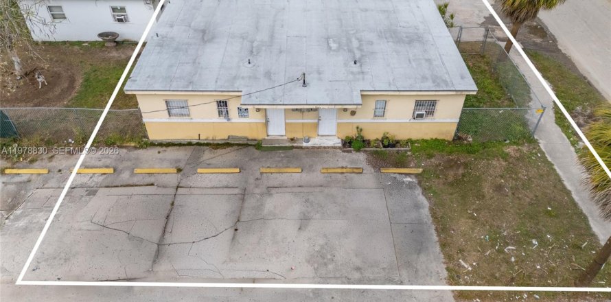 Immobilier commercial à Homestead, Floride 106.84 m2 № 2046002