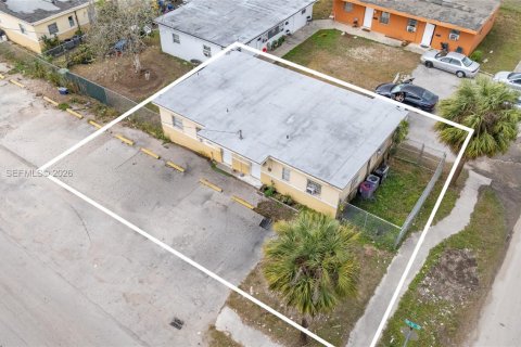 Immobilier commercial à vendre à Homestead, Floride: 106.84 m2 № 2046002 - photo 2