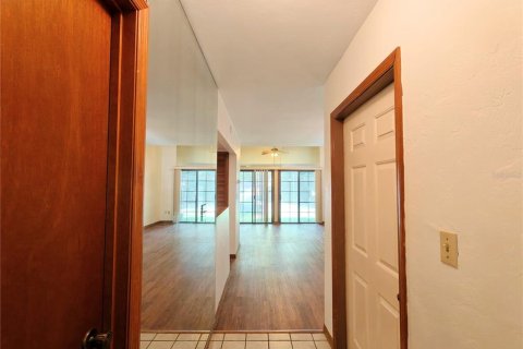 Townhouse in Gainesville, Florida 2 bedrooms, 102.75 sq.m. № 2258899 - photo 18