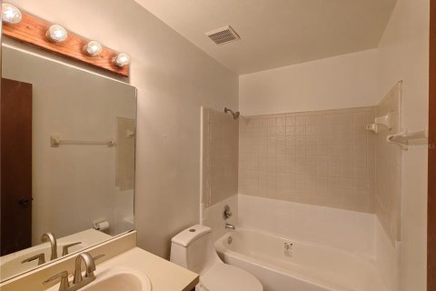 Townhouse in Gainesville, Florida 2 bedrooms, 102.75 sq.m. № 2258899 - photo 15