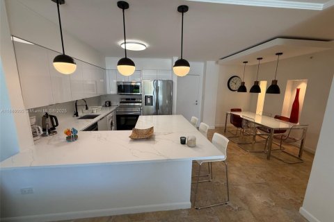 Copropriété à vendre à Miami Beach, Floride: 2 chambres, 100.43 m2 № 2016420 - photo 6