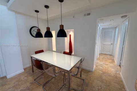 Copropriété à vendre à Miami Beach, Floride: 2 chambres, 100.43 m2 № 2016420 - photo 11