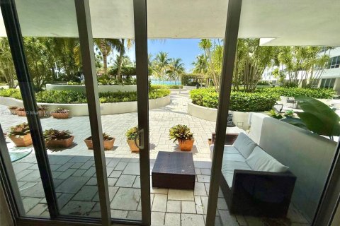 Copropriété à vendre à Miami Beach, Floride: 2 chambres, 100.43 m2 № 2016420 - photo 2