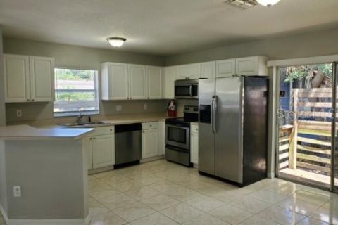 House in Tampa, Florida 3 bedrooms, 111.48 sq.m. № 1823049 - photo 3