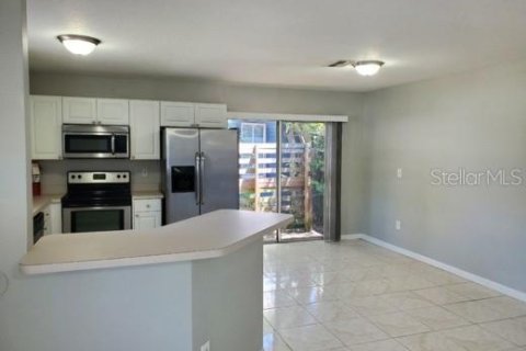 House in Tampa, Florida 3 bedrooms, 111.48 sq.m. № 1823049 - photo 2