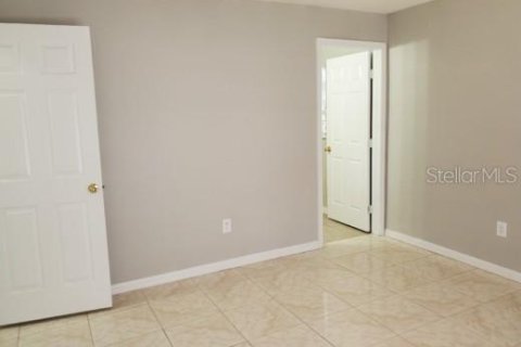House in Tampa, Florida 3 bedrooms, 111.48 sq.m. № 1823049 - photo 12