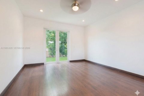 Casa en alquiler en Palmetto Bay, Florida, 5 dormitorios, 307.69 m2 № 2052354 - foto 2