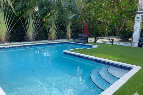 Casa en alquiler en Palmetto Bay, Florida, 5 dormitorios, 307.69 m2 № 2052354 - foto 13